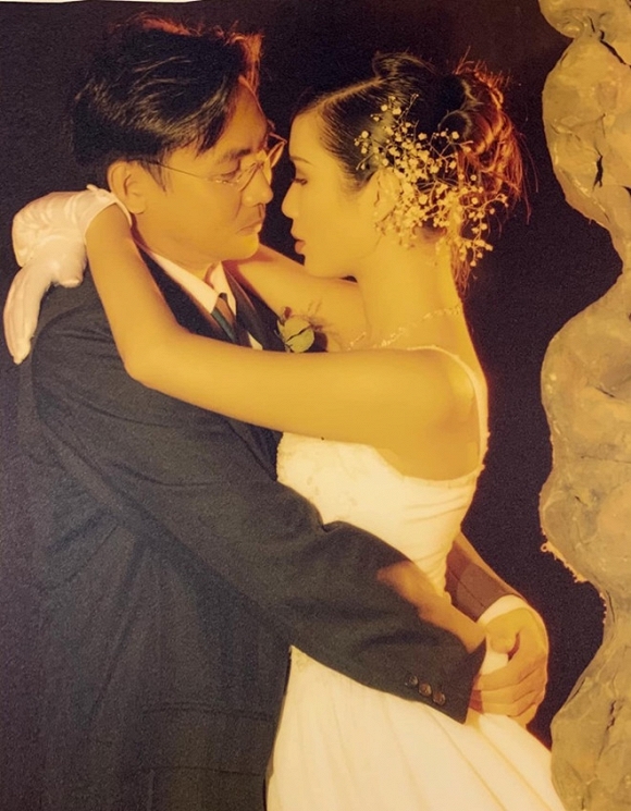 Ảnh cưới hiếm của nghệ sĩ Hoài Linh, Thu Minh và các sao Việt-4