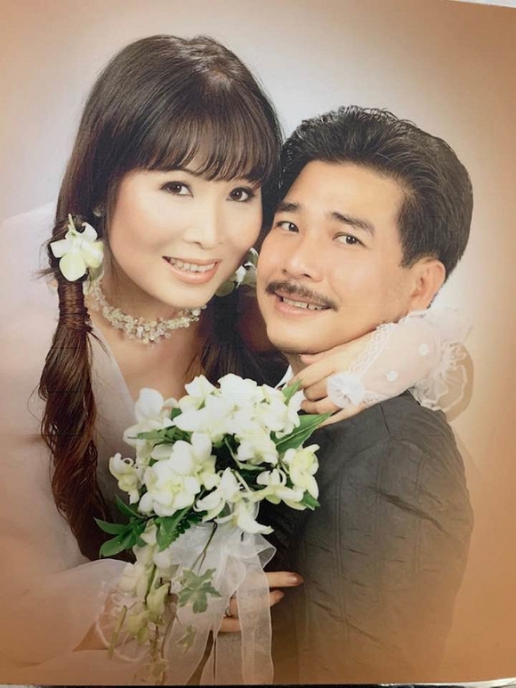 Ảnh cưới hiếm của nghệ sĩ Hoài Linh, Thu Minh và các sao Việt-8