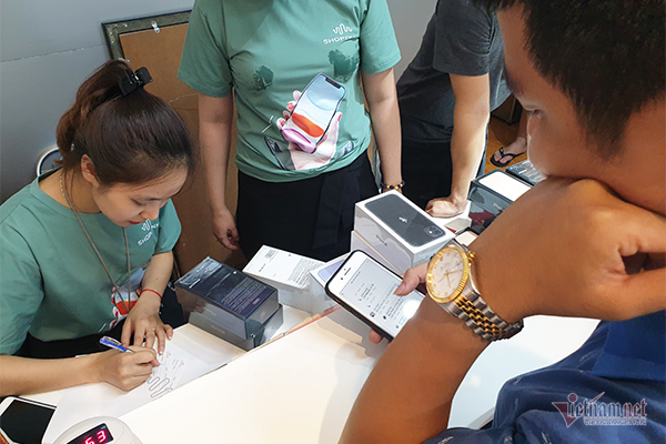 iPhone 11 xách tay về Việt Nam giá rẻ, cháy hàng ngay trong đêm-3