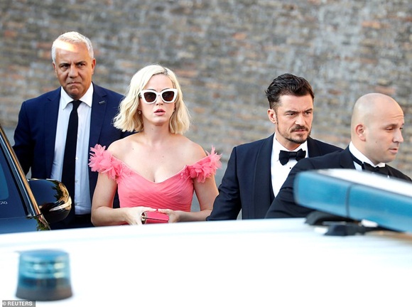 Diện váy hiệu hơn 250 triệu đồng, Meghan Markle vẫn lép vế và đuối hơn hẳn khi đứng cạnh con gái Tổng thống Trump-12