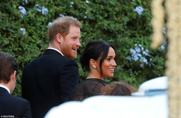Diện váy hiệu hơn 250 triệu đồng, Meghan Markle vẫn lép vế và đuối hơn hẳn khi đứng cạnh con gái Tổng thống Trump-1