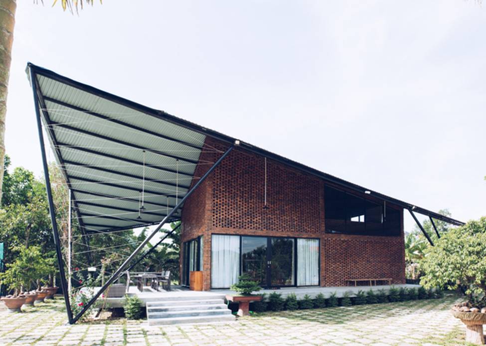 Con cái chung tay xây cho cha mẹ già ngôi nhà như chiếc diều quê nổi danh báo Mỹ-4