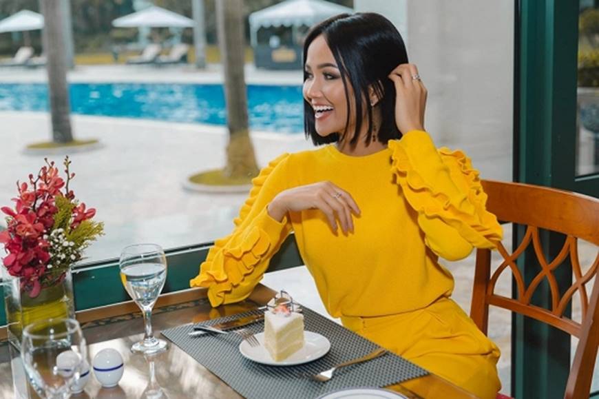 HHen Niê khoe sắc vàng tươi giữa trời thu Hà Nội-10