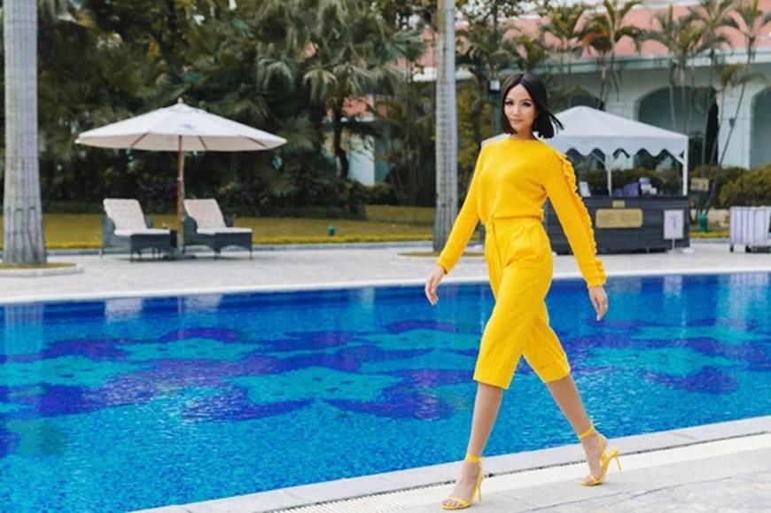 HHen Niê khoe sắc vàng tươi giữa trời thu Hà Nội-6