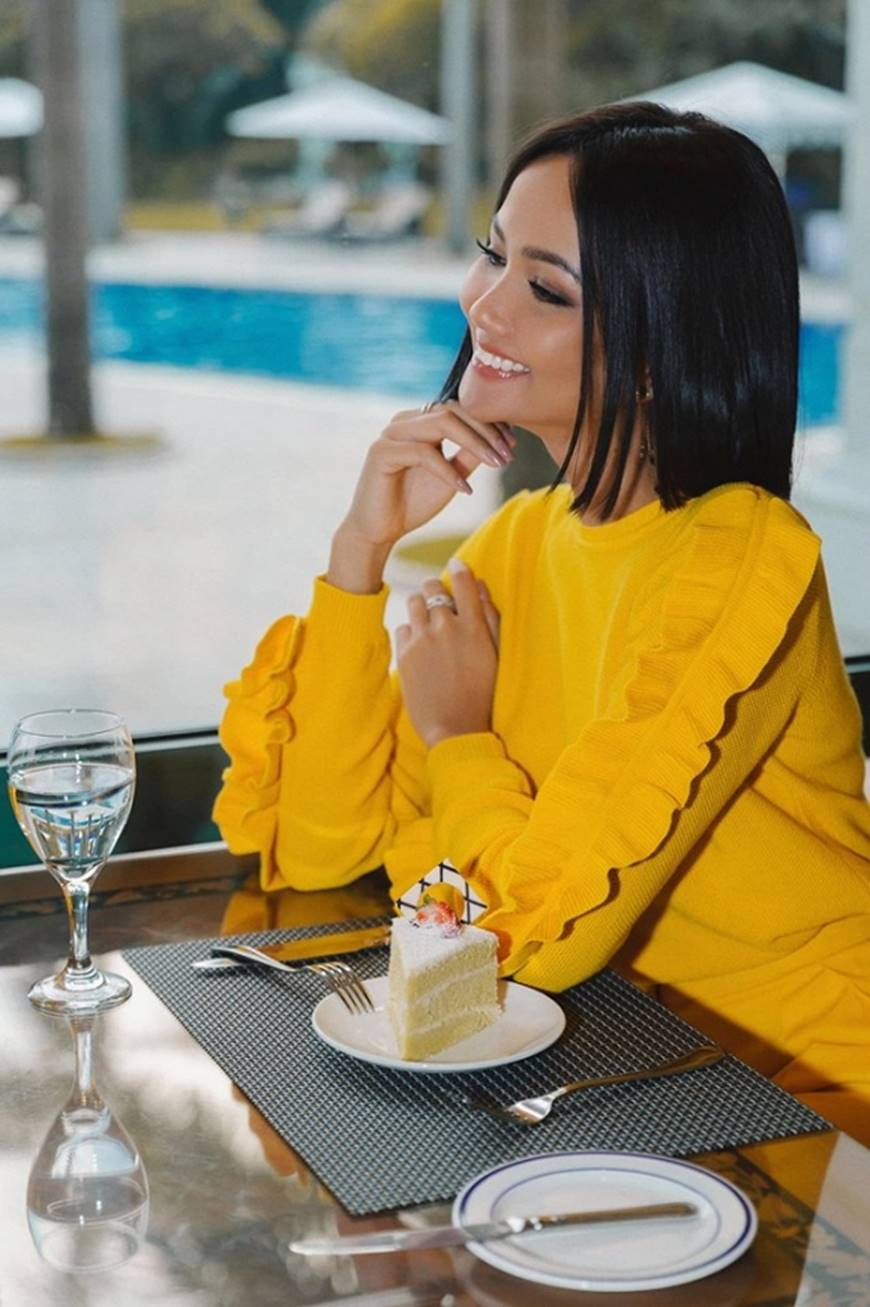 HHen Niê khoe sắc vàng tươi giữa trời thu Hà Nội-9