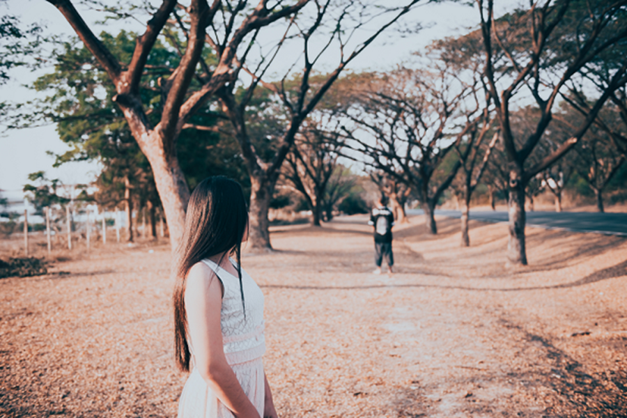 Đang gần gũi thì giường sập, trong khi tôi loay hoay mặc lại quần áo thì người yêu lại lôi ra một thứ dị hợm dưới gầm giường của anh-2