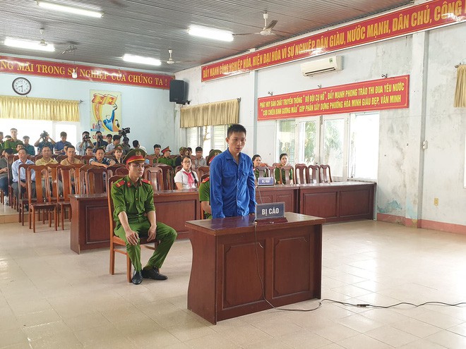 Đánh chết vợ hờ vì nghĩ là rắn 6 đầu độc ác, kẻ thủ ác lắc lư liên tục tại tòa-1