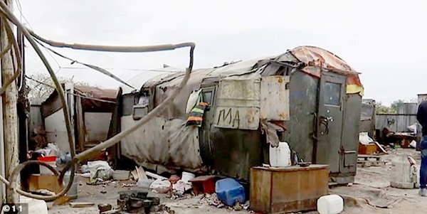 Bé gái 12 tuổi đã sinh con cho bạn trai, mẹ lên chức bà ngoại khi mới 27 tuổi-3