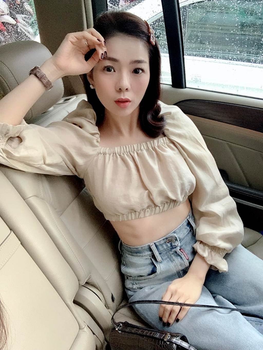 Nghẹt thở vì Lệ Quyên mặc váy o ép vòng 1 đầy đến Nam Thư cũng phải Xịt máu mũi-10