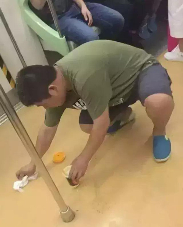 Cậu bé nghịch ngợm ấn đồng loạt các tầng thang máy, hành động sau đó của phụ huynh khiến dân mạng tán thưởng không ngớt-4