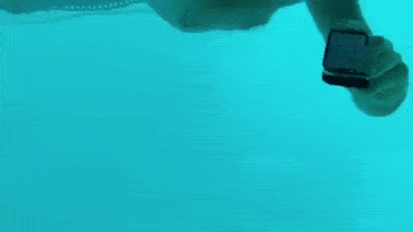 Lặn xuống hồ bơi để cầu hôn bạn gái, người đàn ông qua đời vì đuối nước, nữ chính bất lực chứng kiến người yêu chết trước mắt-2