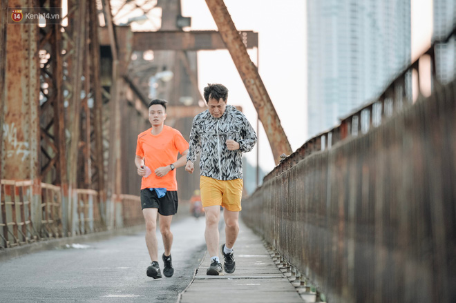 Chùm ảnh: Ngày cuối tuần, nhiều người dân Hà Nội đổ ra đường để hít hà tiết trời trong trẻo của mùa Thu-3