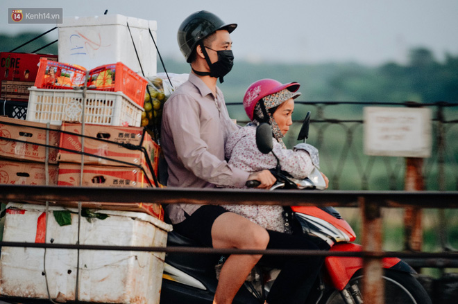 Chùm ảnh: Ngày cuối tuần, nhiều người dân Hà Nội đổ ra đường để hít hà tiết trời trong trẻo của mùa Thu-4