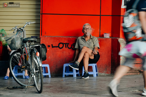 Chùm ảnh: Ngày cuối tuần, nhiều người dân Hà Nội đổ ra đường để hít hà tiết trời trong trẻo của mùa Thu-14