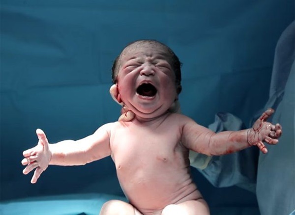 Lần đầu diễn viên Lê Phương khoe hình cận mặt và rõ nét nhất con gái mới sinh-3