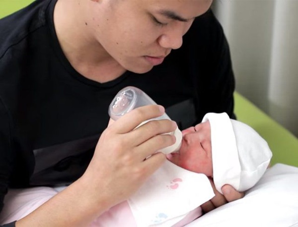 Lần đầu diễn viên Lê Phương khoe hình cận mặt và rõ nét nhất con gái mới sinh-4