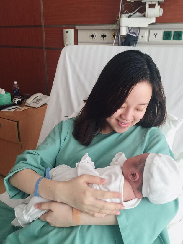 Hot mom Ly Kute: Từ cô gái ôm bụng bầu lên chùa tĩnh tâm vì bạn trai bỏ đến bà mẹ đơn thân chăm chỉ kiếm tiền, cho con học hẳn trường quốc tế-6