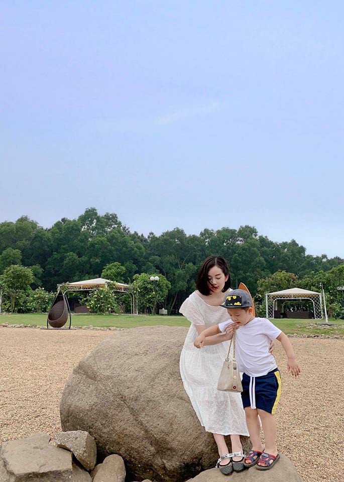Hot mom Ly Kute: Từ cô gái ôm bụng bầu lên chùa tĩnh tâm vì bạn trai bỏ đến bà mẹ đơn thân chăm chỉ kiếm tiền, cho con học hẳn trường quốc tế-8
