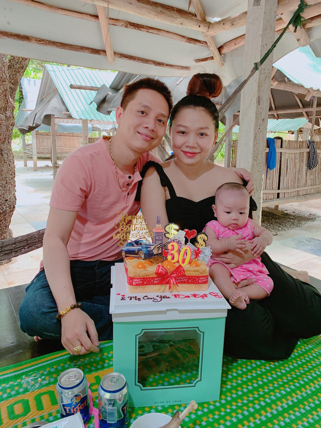 Vợ ngồi ghế sofa ăn uống, xem tivi, chồng còng lưng lau nhà - đoạn clip gây bão mạng-8