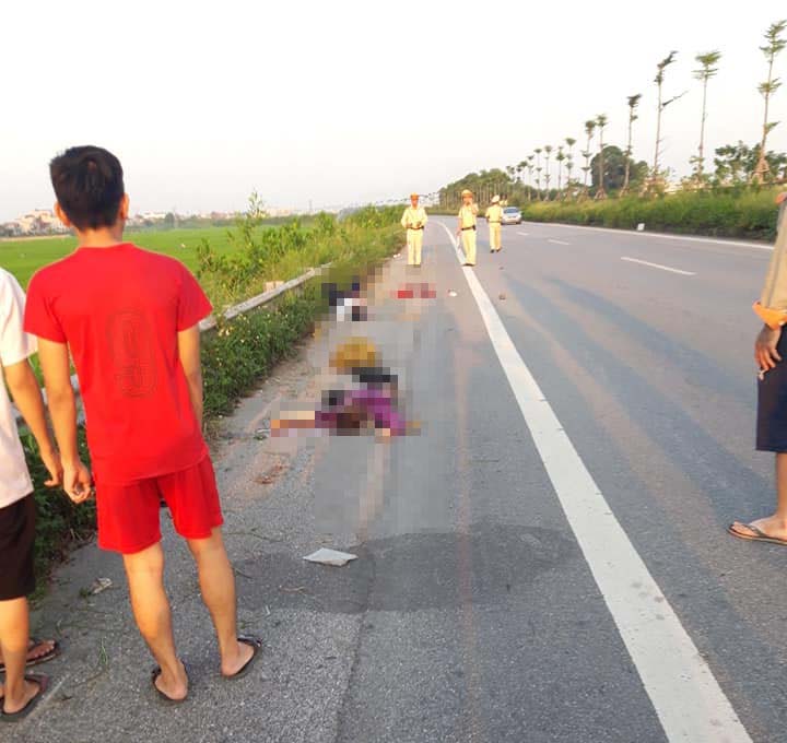 Chồng điều khiển xe máy tự gây tai nạn khiến vợ và 2 con tử vong thương tâm-1