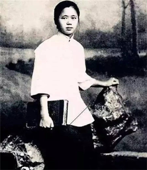 Thấp bé lại mù chữ nhưng cô vợ quê mùa vẫn khiến chồng Giáo sư kém tuổi phải vừa nể vừa sợ suốt đời vì bí quyết làm vợ có 1-0-2-3