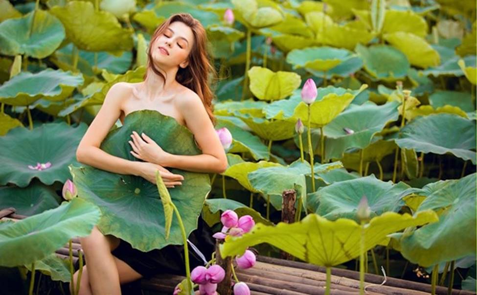 Các cô gái Tây mặc yếm gợi cảm tinh tế mê lòng người-2