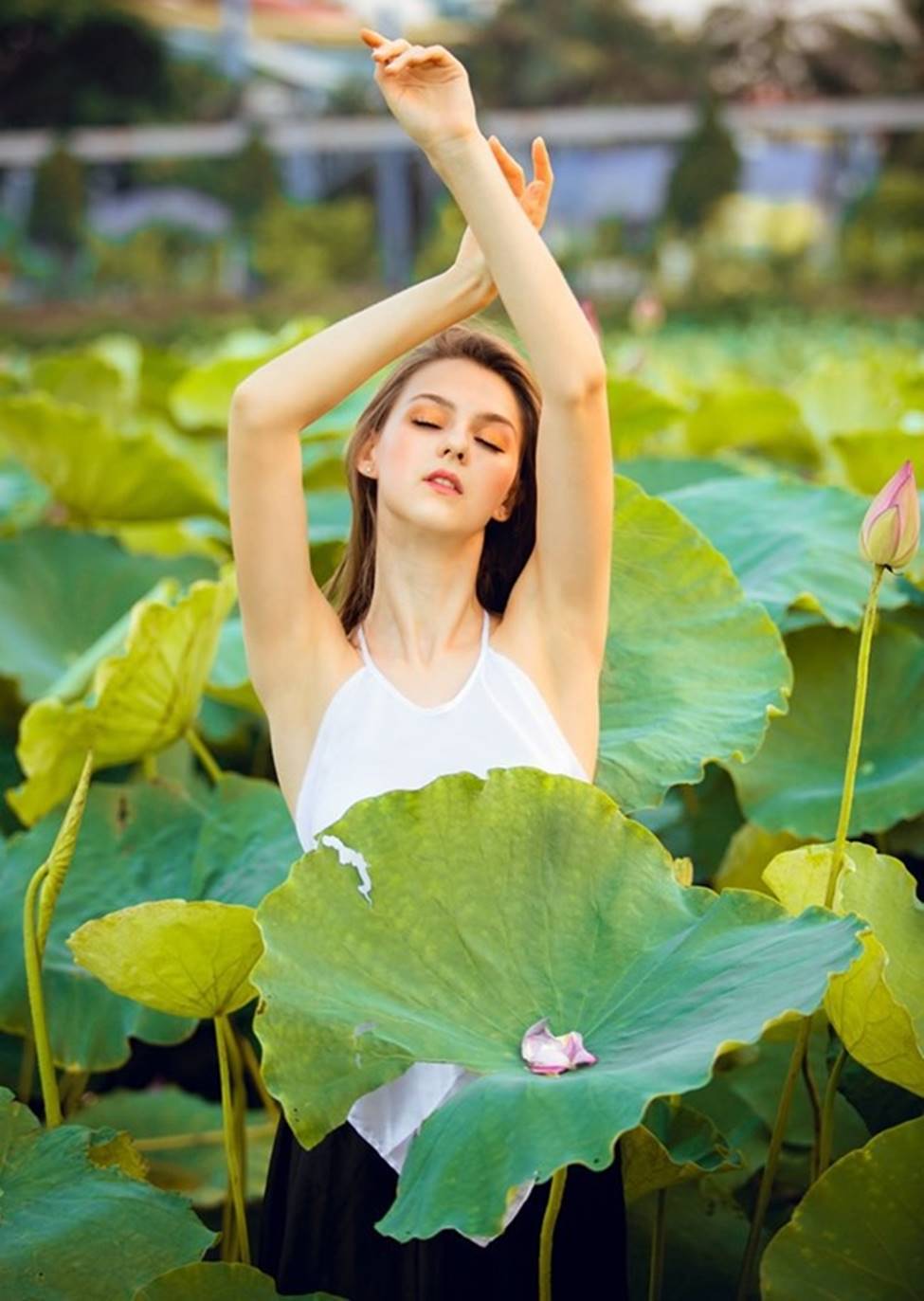 Các cô gái Tây mặc yếm gợi cảm tinh tế mê lòng người-6