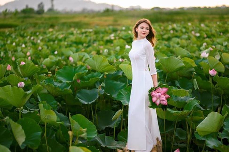 Các cô gái Tây mặc yếm gợi cảm tinh tế mê lòng người-10