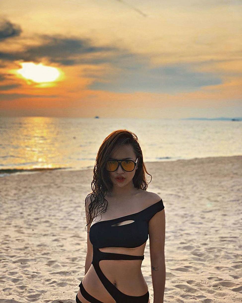 Nữ DJ bốc lửa nhất showbiz mặc tôn lên vòng 1 gợi cảm-14