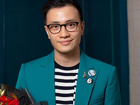 Lương Mạnh Hải tung ảnh 11 năm trước bên Hà Tăng, có cảnh khoá môi cực ngọt nhưng tâm điểm lại là nhan sắc nàng ngọc nữ-7