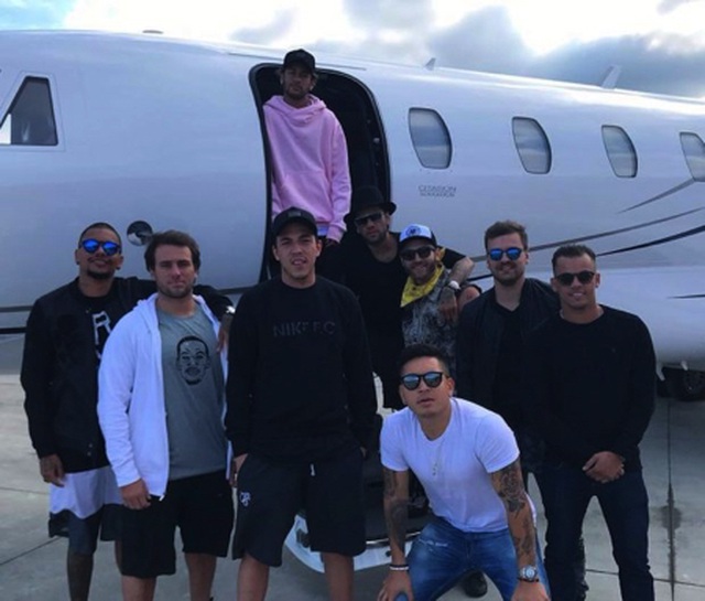 Choáng với cuộc sống sang chảnh, thác loạn của Neymar-1