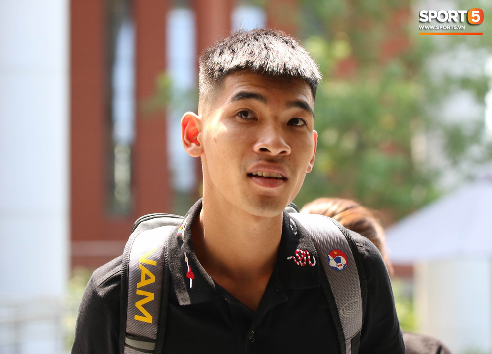 Cầu thủ U22 Việt Nam đứng hình trong ngày hội quân vì sự cố mất điện thang máy-12