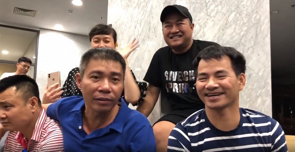 Ca sĩ Minh Quân xuất hiện với gương mặt khác lạ trong clip hậu trường Táo quân-1