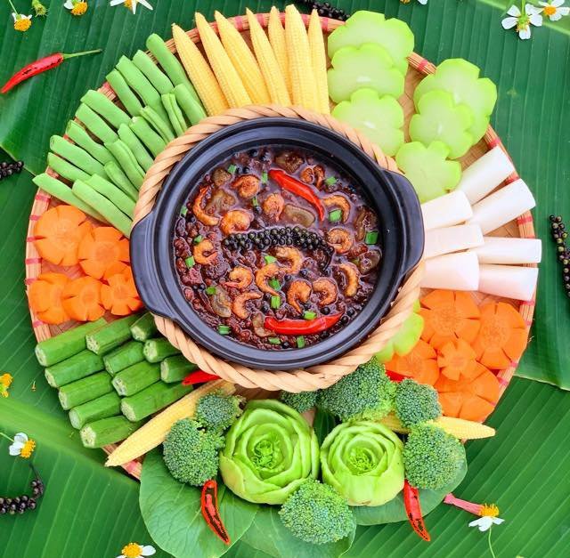 Từ nấu ăn chồng không thèm liếc vì chê dở, 8X thành đầu bếp gia đình, mở được cả quán-1