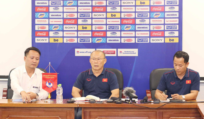 HLV Park Hang Seo bị hỏi vặn về Huy Toàn, Văn Quyết: Đừng đặt vấn đề mâu thuẫn cá nhân-2