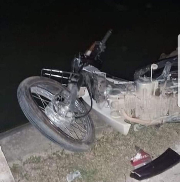 Tai nạn trong đêm: Bố chết, mẹ văng xuống sông, bé 4 tuổi gào khóc nhờ tìm mẹ-1