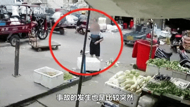 Đang đi chợ, người phụ nữ bất ngờ bị xe 3 bánh tông trọng thương, sau khi cảnh sát đến nơi mới bất ngờ với kẻ gây tai nạn-3