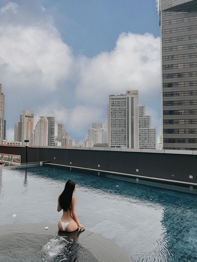 Hết hè, Jun Vũ, Phạm Hương cùng loạt sao nữ vẫn diện áo tắm gợi cảm-2