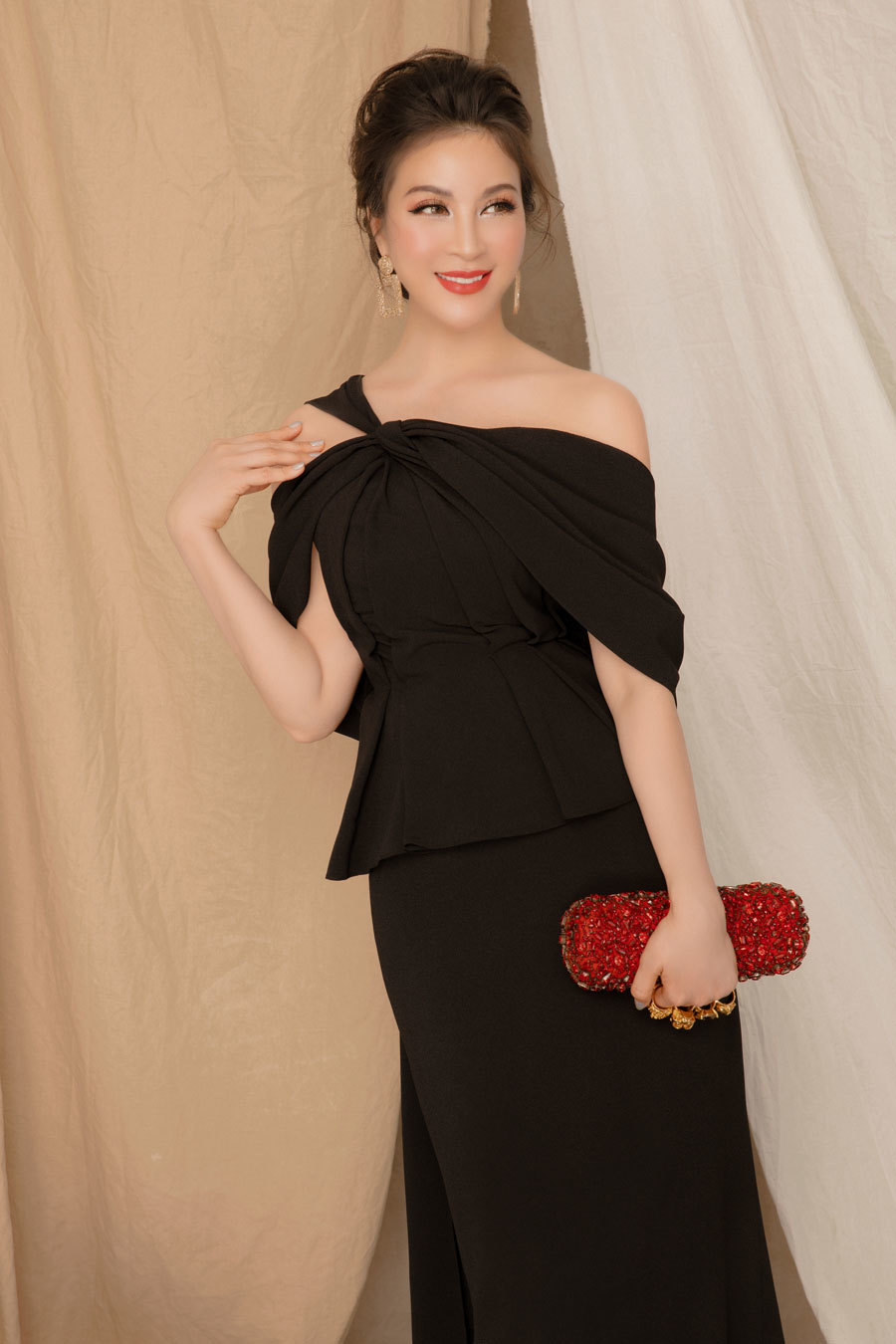 MC Thanh Mai khoe bộ ảnh mới diện toàn đồ hiệu-5