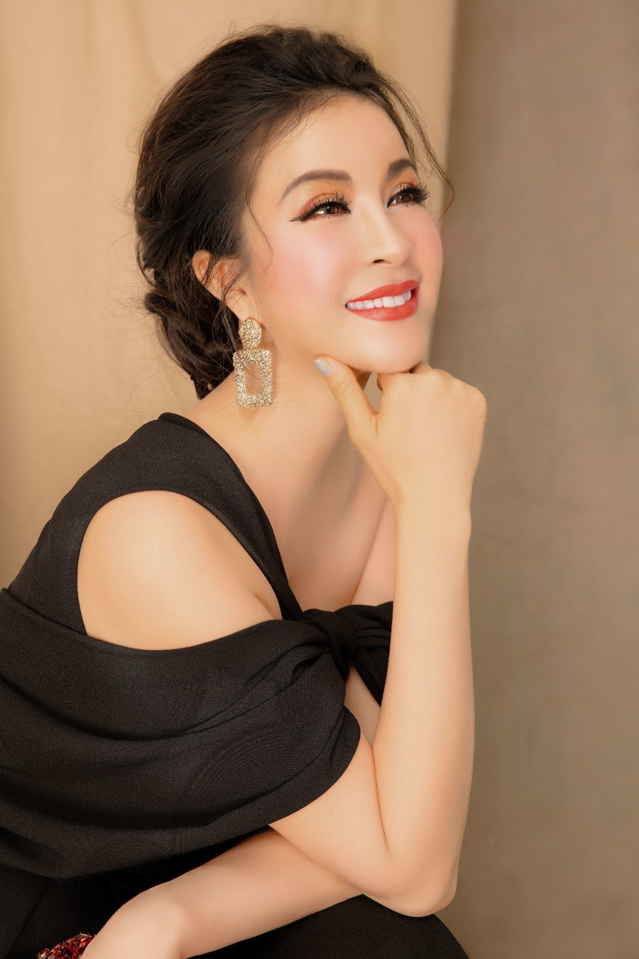 MC Thanh Mai khoe bộ ảnh mới diện toàn đồ hiệu-6