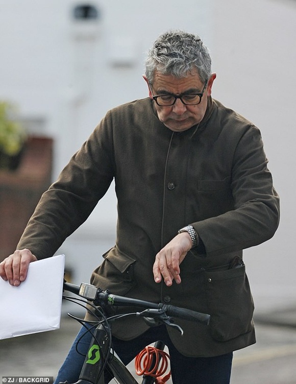 Nhìn những hình ảnh này khó lòng mà nhận được ra đây là biểu tượng văn hóa nước Anh Mr. Bean hài hước ngày nào-1