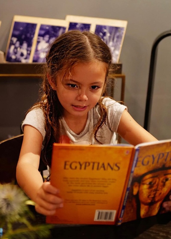 Mới 7 tuổi, con gái diva Hồng Nhung đã sở hữu nhan sắc thiên thần lai đẹp đến khó rời mắt-4