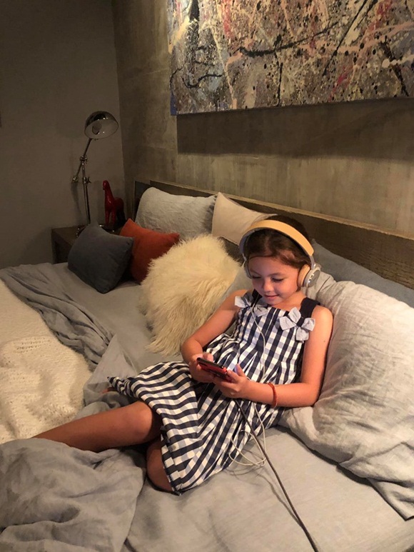 Mới 7 tuổi, con gái diva Hồng Nhung đã sở hữu nhan sắc thiên thần lai đẹp đến khó rời mắt-5