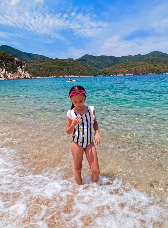 Mới 7 tuổi, con gái diva Hồng Nhung đã sở hữu nhan sắc thiên thần lai đẹp đến khó rời mắt-6