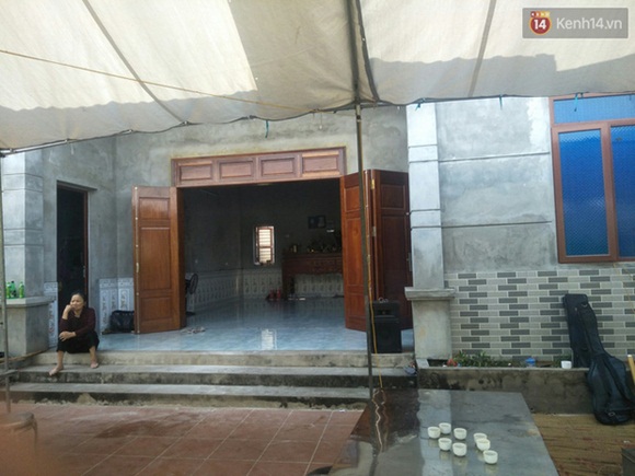 Lặng người trước hình ảnh chiếc bánh ngọt nằm trên linh cữu bé trai tử vong cùng mẹ và em gái: Thằng bé ra đi đúng vào ngày sinh nhật-6