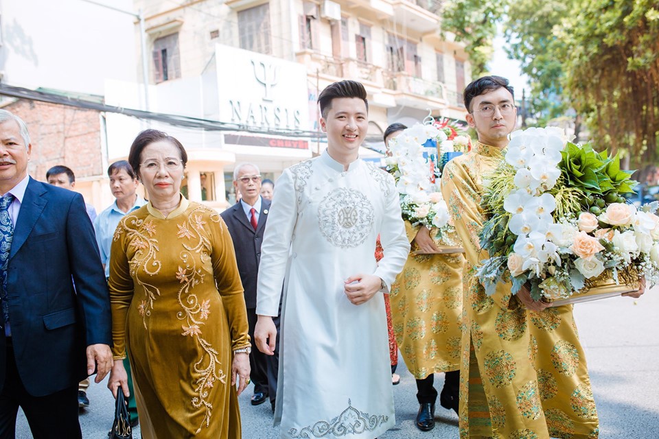 Lỡ duyên với chàng cơ phó Hà Duy đình đám, Âu Hà My lộng lẫy trong lễ ăn hỏi dát vàng từ đường vào nhà-7