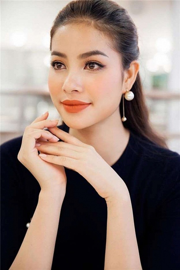 Hé lộ không gian vườn nhà của Hoa hậu Phạm Hương tại Mỹ-1