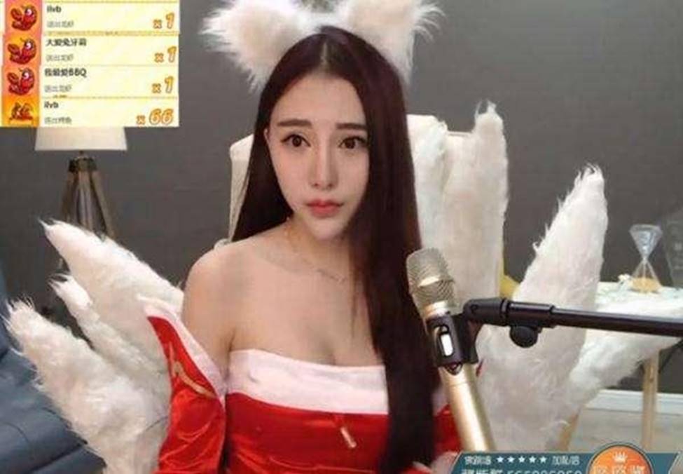 4 nữ streamer bị cấm sóng vì quá sexy, hớ hênh khi phát trực tiếp-1