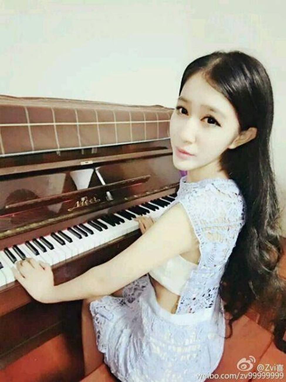 4 nữ streamer bị cấm sóng vì quá sexy, hớ hênh khi phát trực tiếp-12