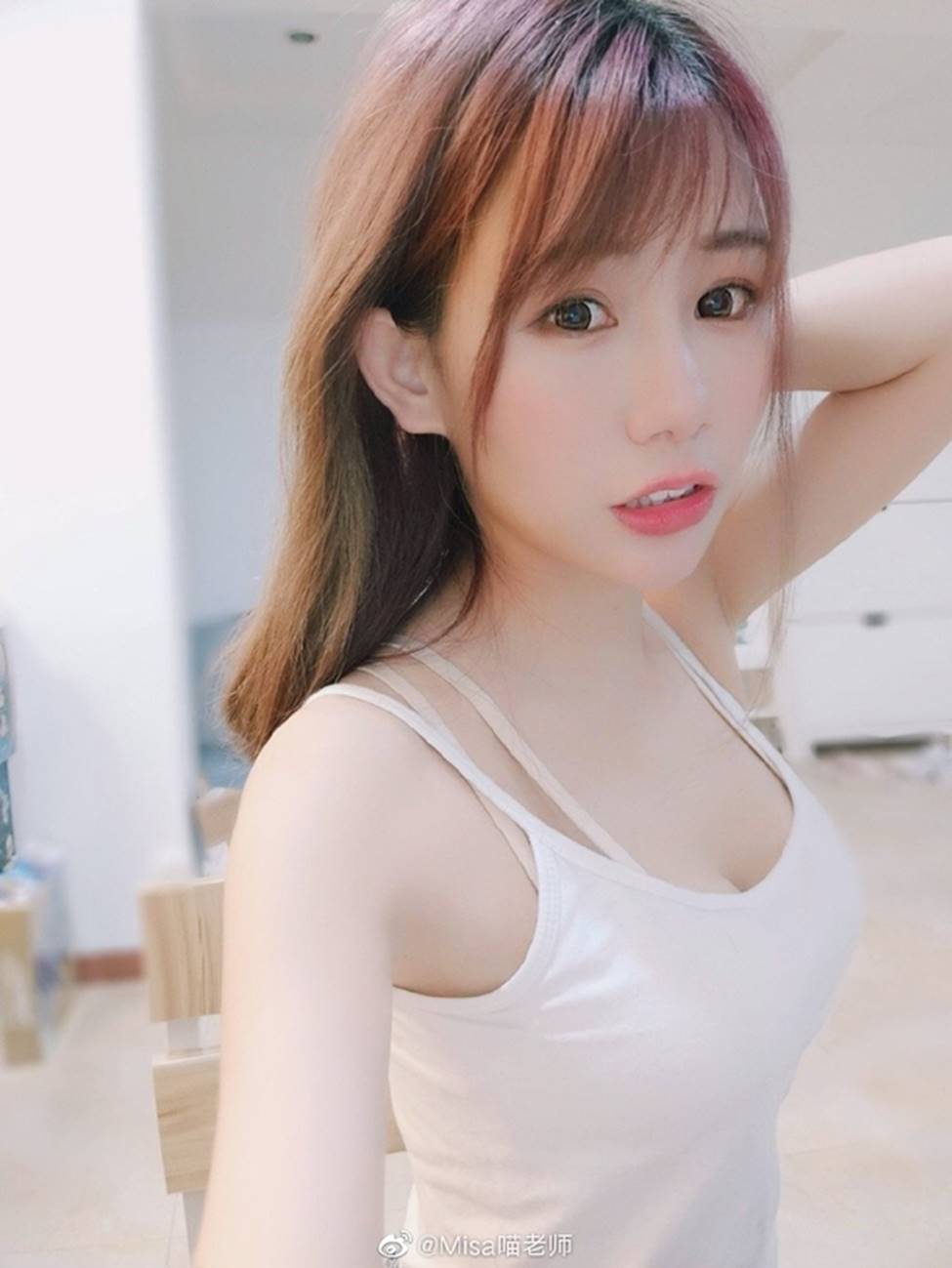 4 nữ streamer bị cấm sóng vì quá sexy, hớ hênh khi phát trực tiếp-18